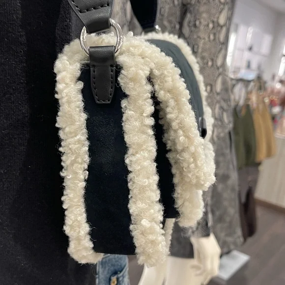 MICHAEL KORS Bradshaw Medium Suede and Faux Shearling Messenger Bag
Black
NWT - Picture 12 of 16